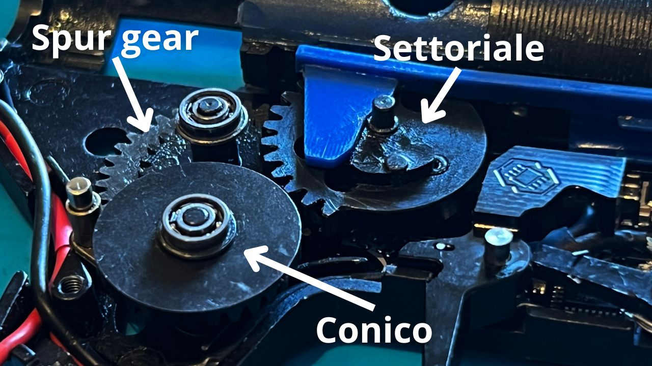 Gearbox V2 aperto con terna di ingranaggi